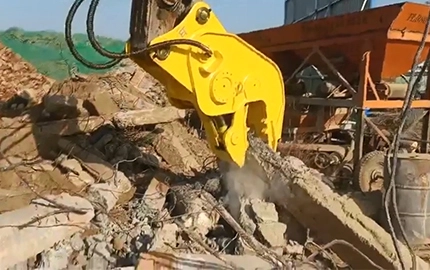 Pulverizador de demolición con un cilindro