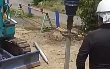 Conductor de pila de tornillo para excavadora